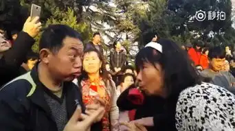  郑州大叔大妈尬舞升级跳打架舞表情一定要凶狠