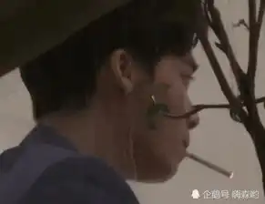  李易峰懒理粉丝围堵匆忙赴会见神秘女,表情严肃疑似谈签约新公司