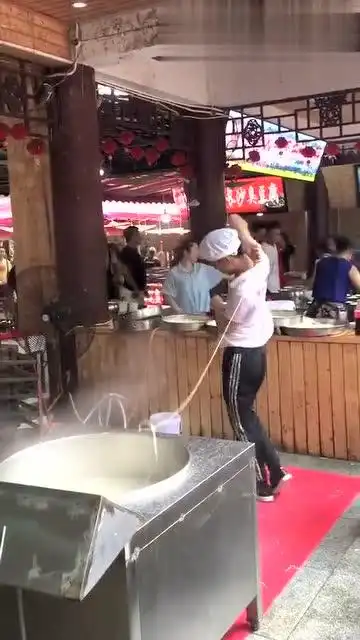  特别妖娆的甩面小哥小哥哥你表情的戏实在是太多了戏精一个啊