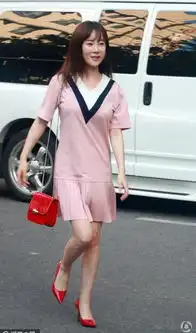  张檬穿一身粉裙拍戏面部表情僵硬笑不动