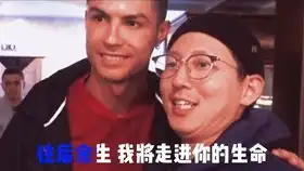  话唠小姐姐斯蒂芬妮每一个帕内拉面包碗里都装满了美味的奶酪汤等mukbang