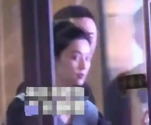  新恋情范冰冰与神秘男子外出,男方高大魁梧一脸胡茬