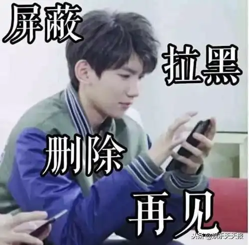  都在看成人礼上的千玺,谁注意到后面王俊凯眼神网友心疼王源