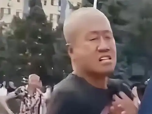  夹包哥原本是一起可以避免的悲剧,如果他没有做出这一动作