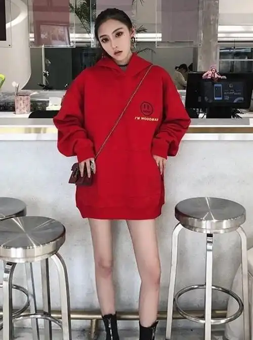  普通卫衣跟不上潮流了,现在表情卫衣逐渐受宠,00后超爱穿