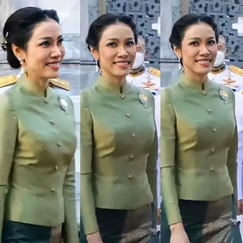 穿裙子的表情包隆美尔