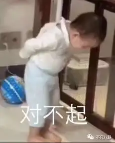  白色透视纱裙配秋衣秋裤,还要带奶奶款珍珠项链关晓彤又被造型师坑了