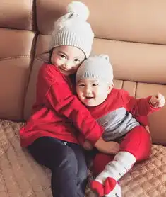  李小鹏小儿子正面照曝光,网友翻版小奥莉