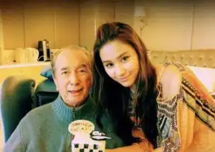  赌王子女被明星俘获何猷君娶大七岁奚梦瑶,何超莲为窦骁染黑发