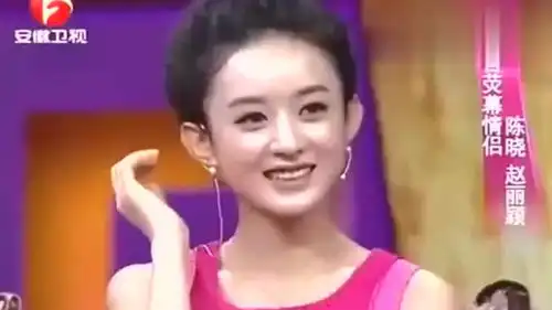  赵丽颖童年演唱儿歌录音曝光,下一秒一旁陈晓出神的表情,甜炸啦