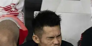  林丹难上场表情太揪心国羽首局就输了谌龙却称放低位置更舒服