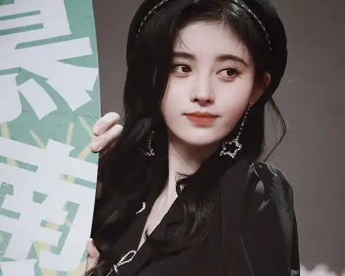 穿裙子的表情包鞠婧祎
