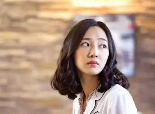  俺儿子又帅,又有钱,出个轨怎么了那还是离婚吧