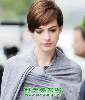  女生帅气短发斜刘海造型帅气又甜美