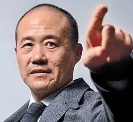  skg当王石和宝能开撕之际,我在丛中笑