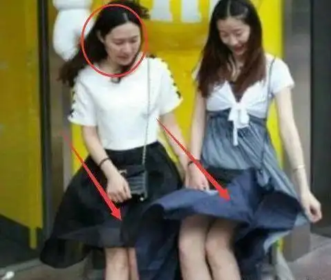  妹子,自拍也要看下环境呀,后面那哥们口水都流了一地