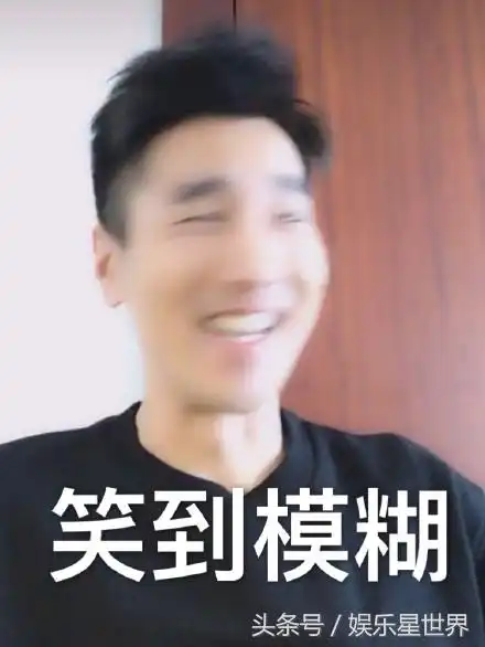  拉眼皮表情包