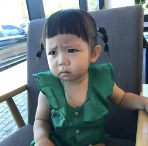  看完这个行走的表情包,我也想生个同款女儿