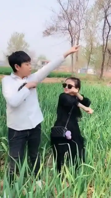 跳舞gif表情包小夫