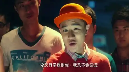  百变爱人王祖蓝酒吧与女色魔大玩大话骰子,这表情也太贱了