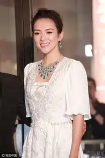  章子怡穿白裙现身自称是称职妈妈