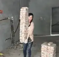  搞笑gif趣图妹子,你们确定是在洗车吗