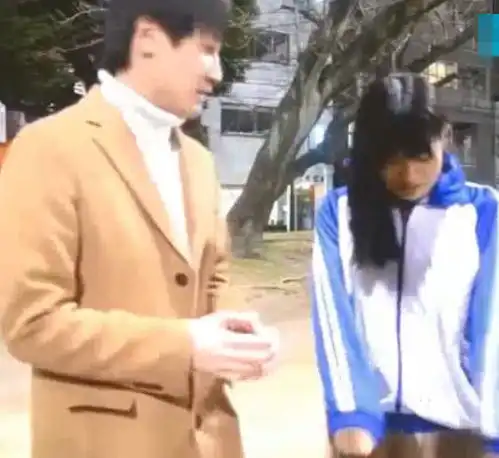  表情日本女生穿中国校服是什么体验小姐姐表情太真实,网友扎心了...表情