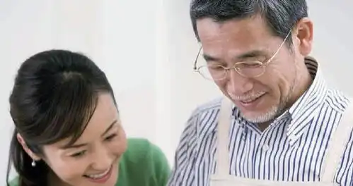  俗语老牛啃嫩草下半句是什么,下半句才是人生该有的信条